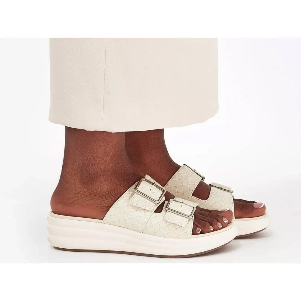 Clarks Cloudsteppers Drift Buckle Sandals Women’s Size 8 Sand platform chunky